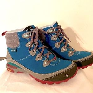 Ahnu-Sugarpine Waterproof Vibram 
Woman’s Hiking Boot. Size 8